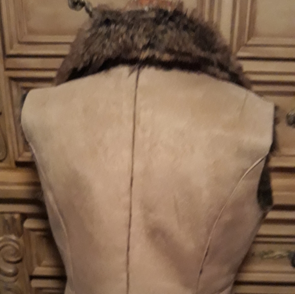 Vest - Picture 3 of 7